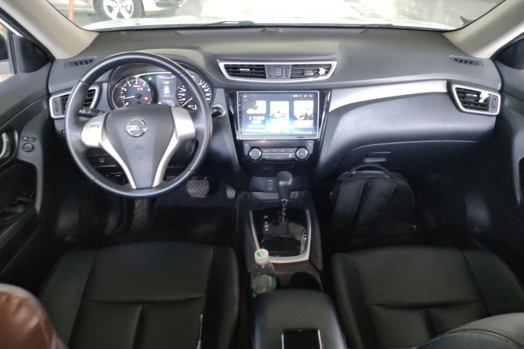 日产 奇骏 2015款 2.0L CVT舒适MAX版 2WD中控内饰7002