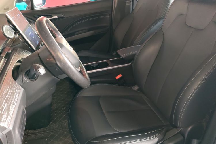 哪吒汽车 哪吒V 2022款 潮 300 Lite 磷酸铁锂局部细节19