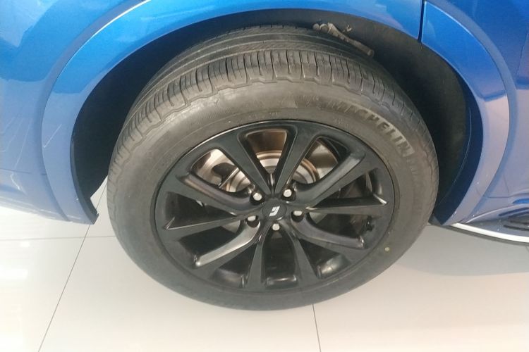 理想汽车 理想ONE 2020款 增程6座版车身外观6008