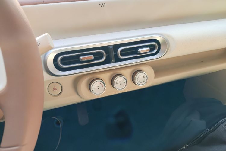 五菱汽车 宏光MINIEV 2024款 第三代 215km 青春版局部细节16