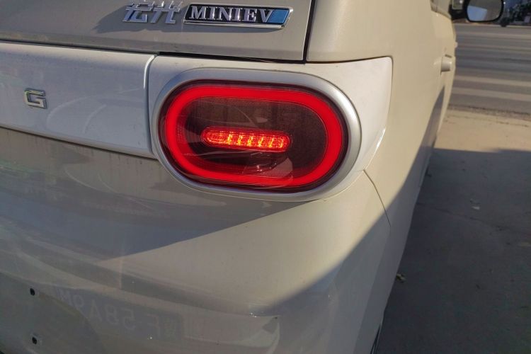 五菱汽车 宏光MINIEV 2024款 第三代 215km 青春版车身外观9