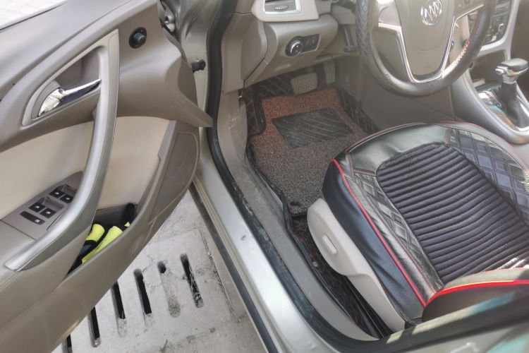 别克 英朗 2013款 GT 1.6L 自动时尚版中控内饰20