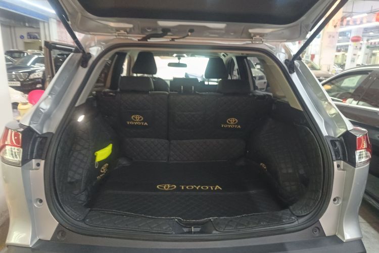 丰田 锋兰达 2023款 2.0L CVT精英版机舱底盘23