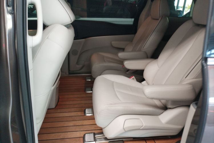 别克GL8 2020款 陆上公务舱 652T 豪华型中控内饰7004