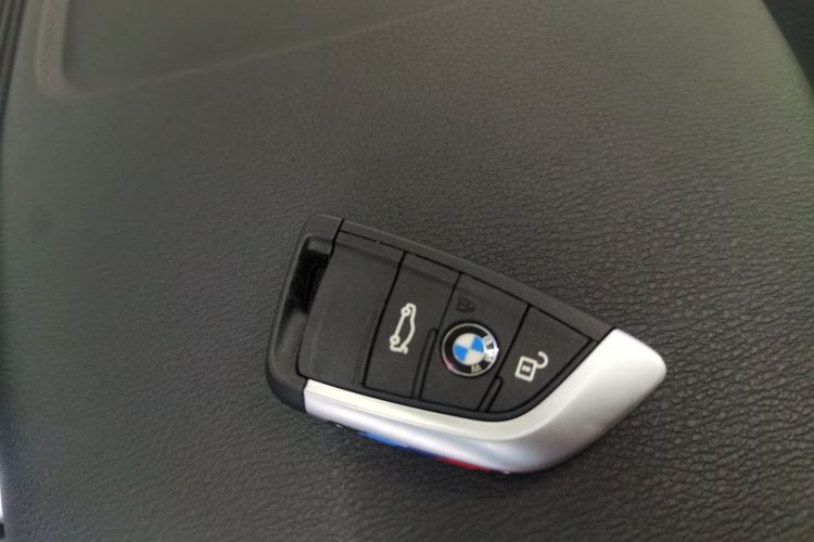 宝马X2 2021款 改款 sDrive25i 曜夜版中控内饰11