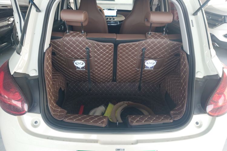 五菱汽车 五菱缤果 2023款 333km 灵犀互联款机舱底盘23