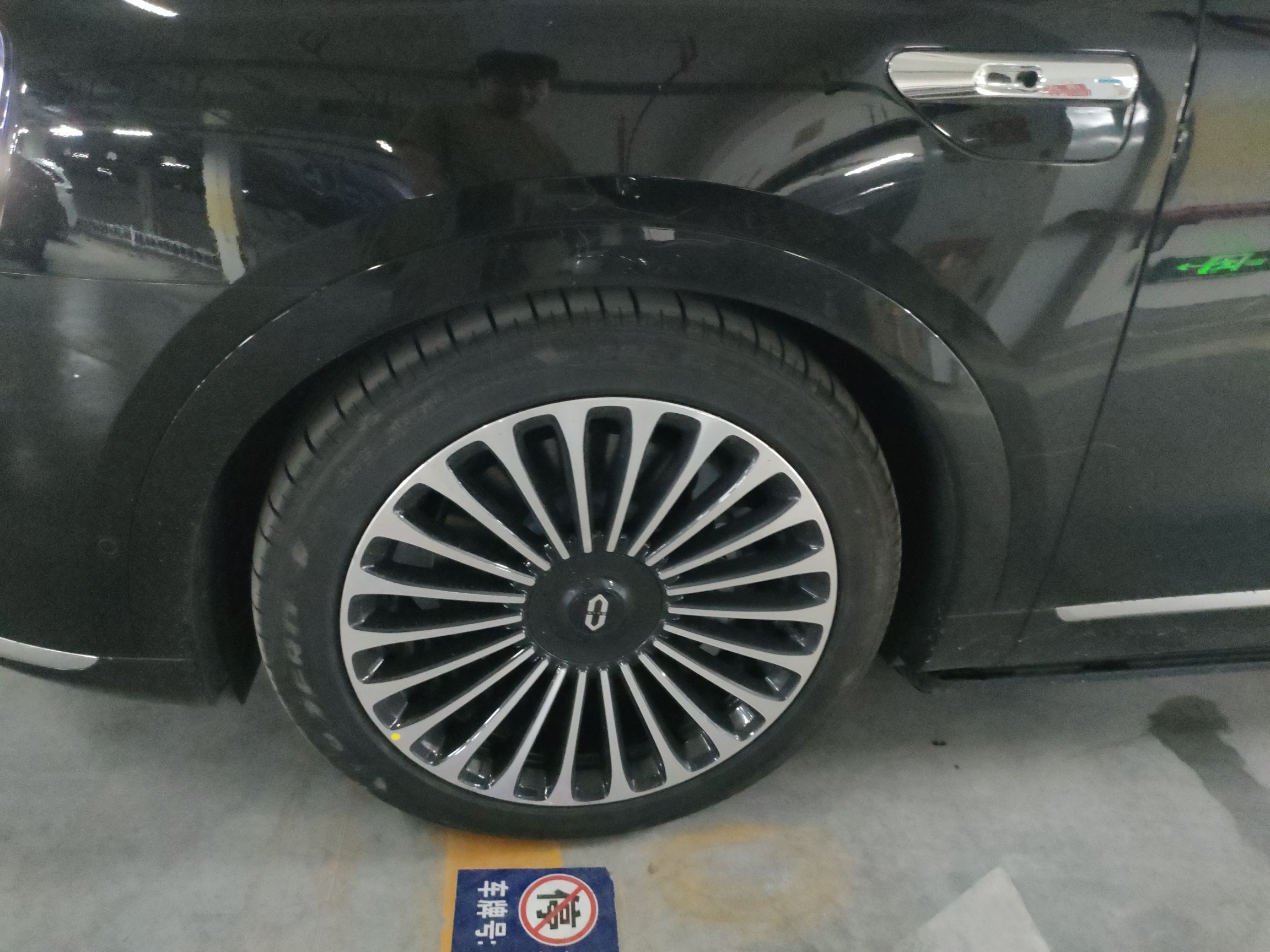 鸿蒙智行 问界M9 2024款 增程 Ultra版 42kWh 6座版