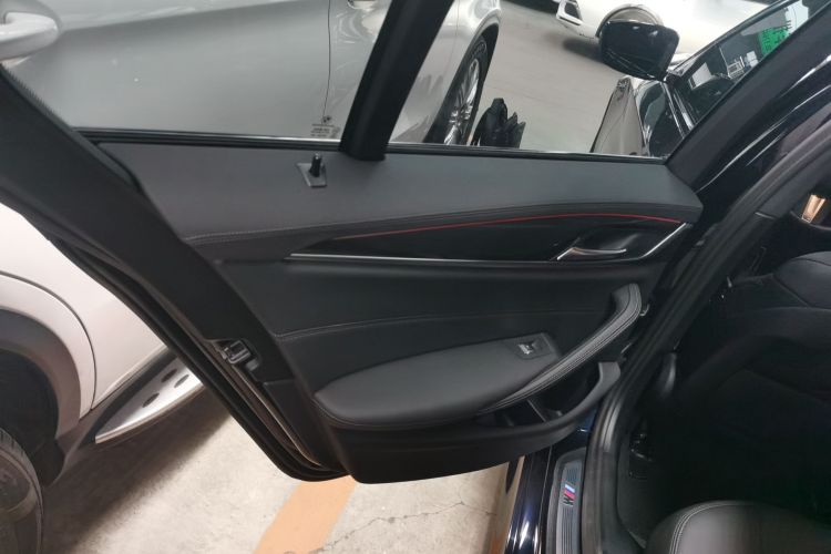 宝马5系(进口) 2022款 改款二 525i M运动套装中控内饰49