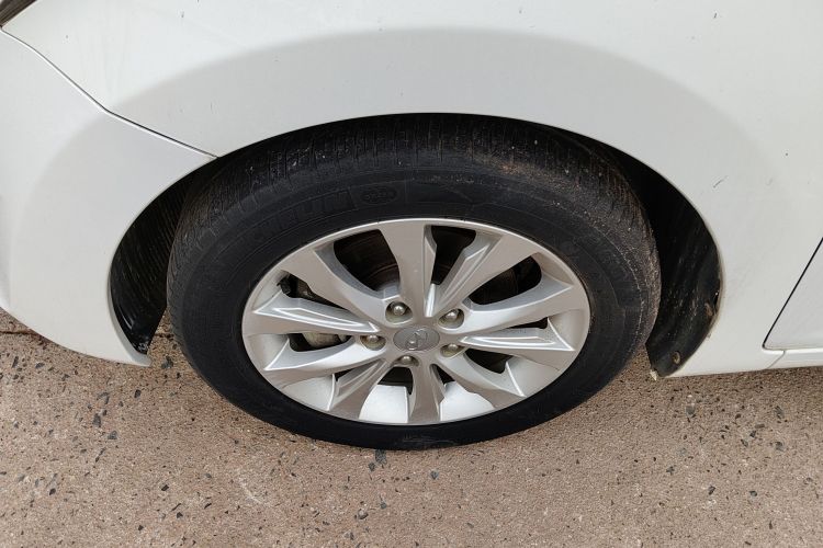 现代 朗动 2016款 1.6L 自动尊贵型车身外观6007