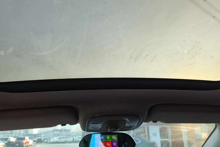 比亚迪 元 2016款 1.5L 手动尊贵型中控内饰22