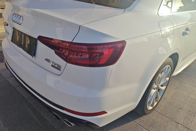 奥迪A4L 2018款 30周年年型 45 TFSI quattro 个性运动版车身外观9