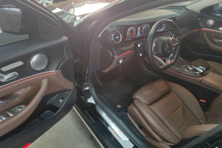 奔驰E级 2018款 改款 E 200 L 运动型中控内饰20