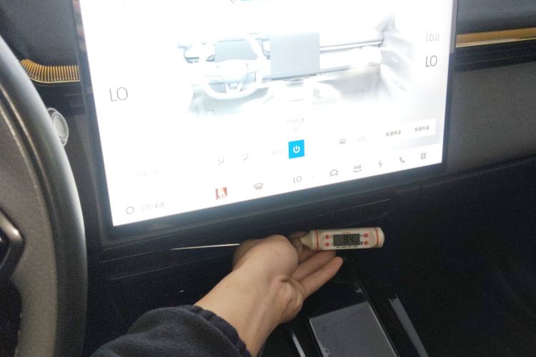 领克08 EM-P 2025款 220km 四驱性能Halo中控内饰16