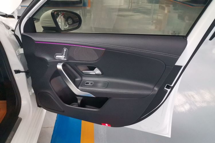 奔驰A级 2022款 改款三 A 200 L 运动轿车时尚型中控内饰42