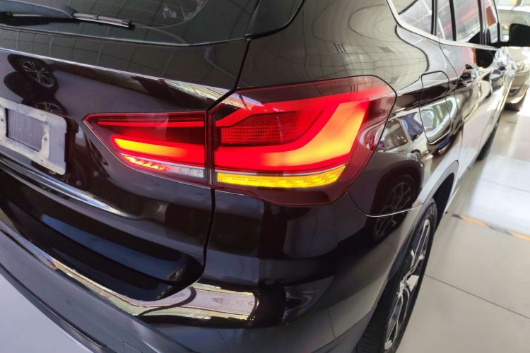 宝马X1 2020款 sDrive20Li 尊享型车身外观6006