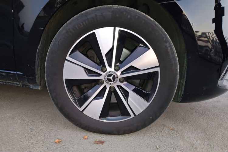 奔驰V级 2022款 V 260 领航版车身外观10