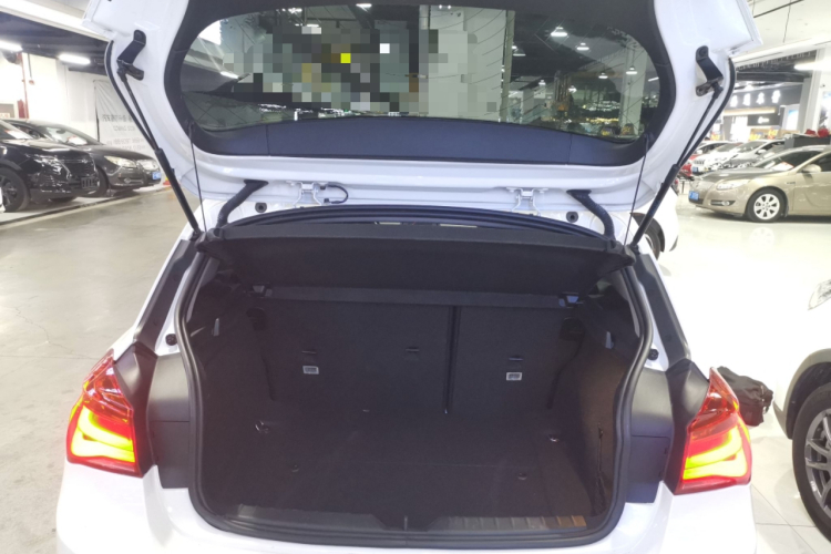 宝马1系(进口) 2015款 118i 领先型机舱底盘23