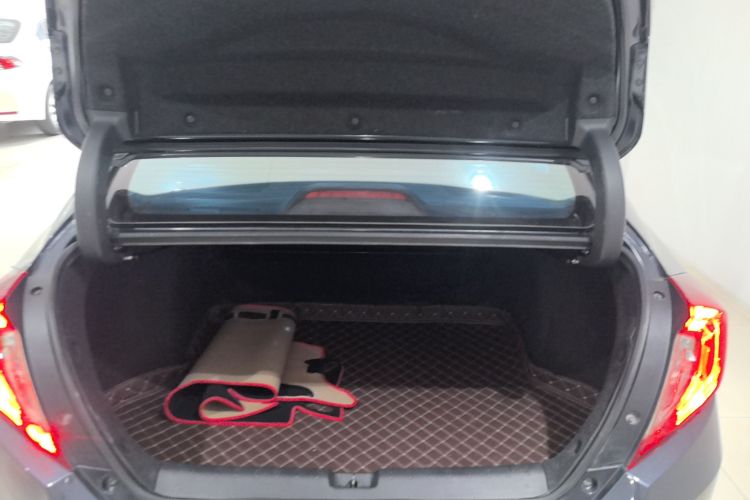 本田 思域 2016款 180TURBO CVT舒适版机舱底盘23