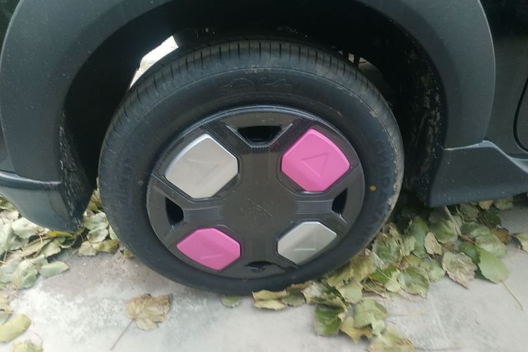 吉利银河 2025款 210km 熊猫卡丁车身外观6008