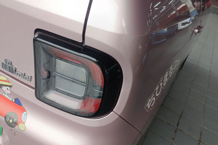 吉利银河 2024款 熊猫mini 200km 耐力熊车身外观9