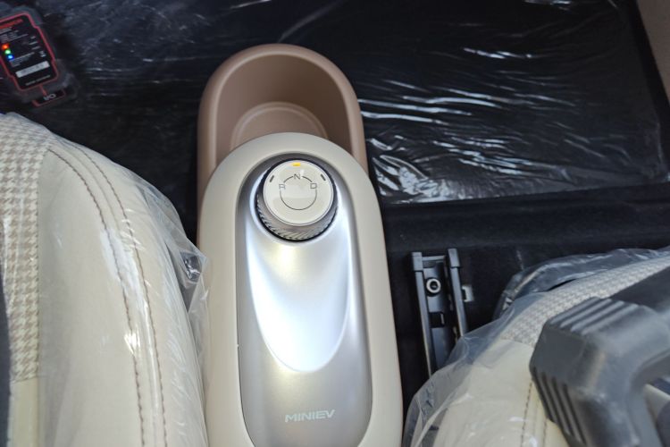 五菱汽车 宏光MINIEV 2025款 四门版 进阶款中控内饰18