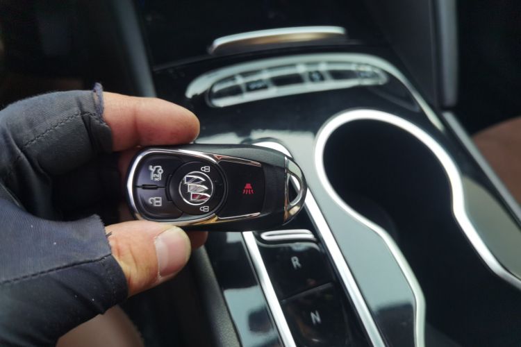 别克 君威 2023款 552T 智享型中控内饰11