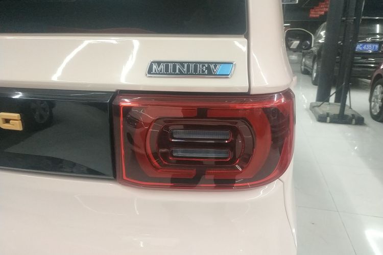 五菱汽车 宏光MINIEV 2021款 马卡龙臻享款 磷酸铁锂车身外观9