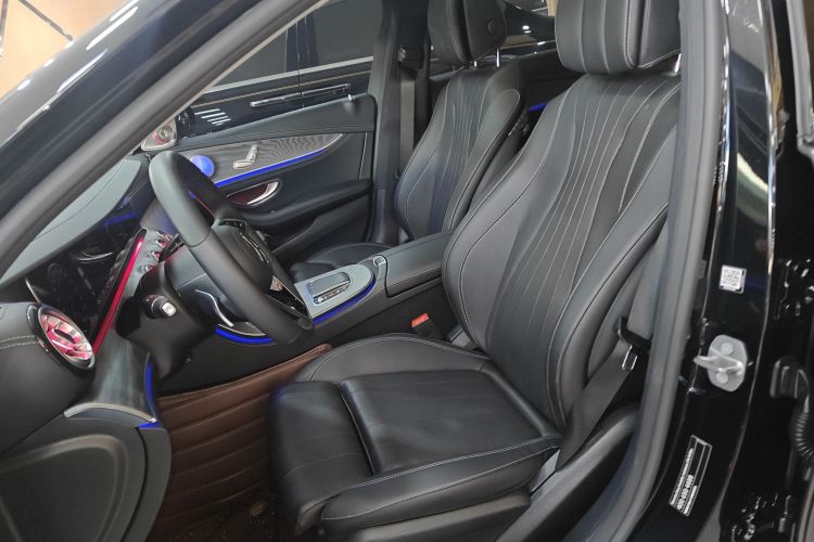 奔驰E级 2022款 E 260 L中控内饰19