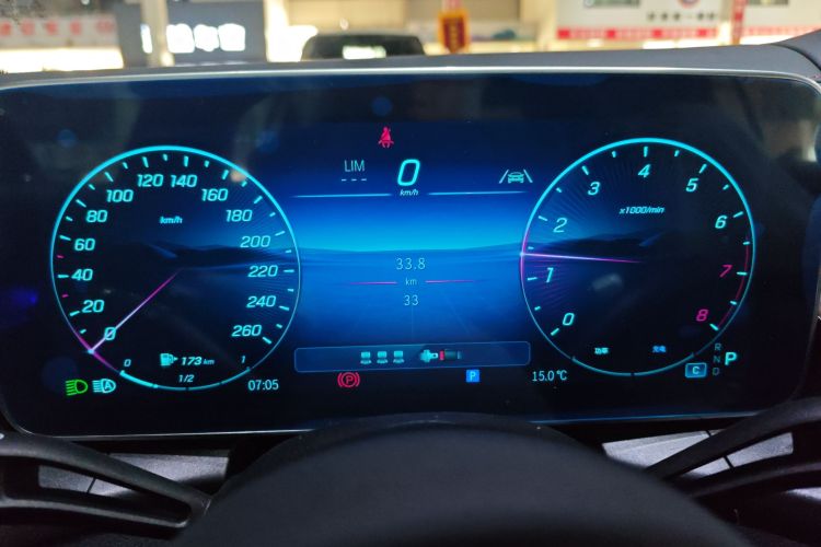 奔驰GLC 2025款 改款 GLC 300 L 4MATIC 动感型 5座中控内饰14