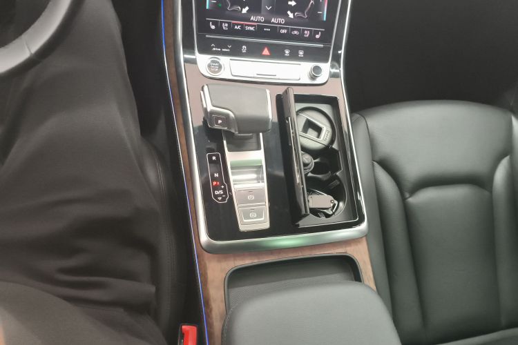 奥迪Q7 2023款 45 TFSI quattro S line运动型中控内饰18