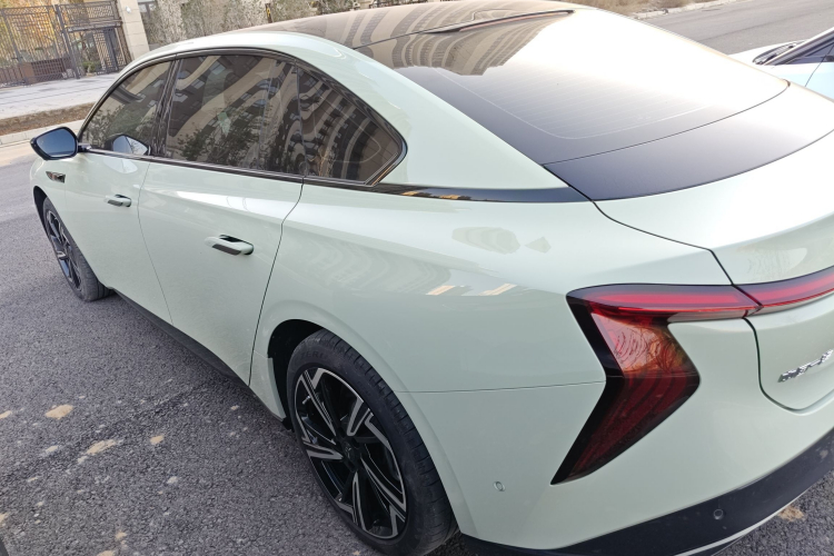 红旗EH7 2024款 760 Pro+ 四驱版车身外观4