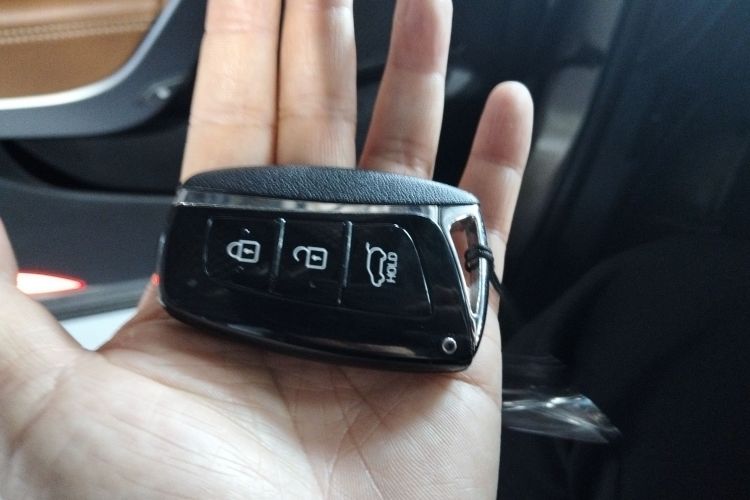 现代 胜达 2017款 2.0T 自动两驱智能型 7座中控内饰11