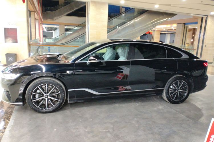 岚图汽车 岚图追光 2024款 PHEV 四驱超长续航行政版车身外观4