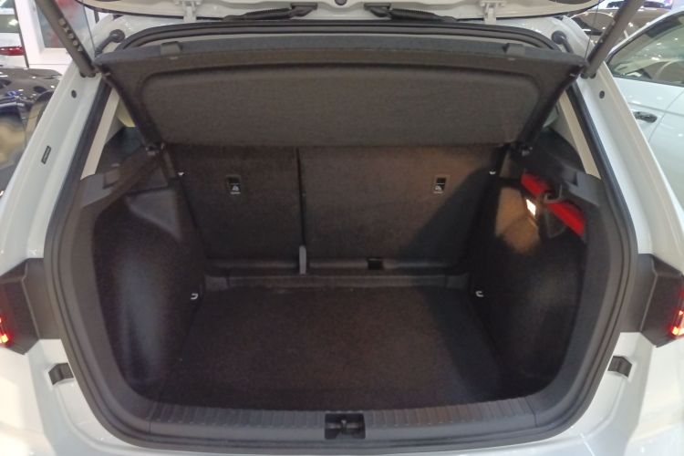 大众 途岳 2023款 300TSI 两驱月尊版机舱底盘23