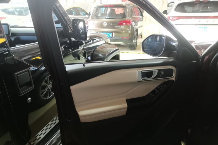 福特 探险者 2020款 EcoBoost 285 后驱风尚版 6座中控内饰7007