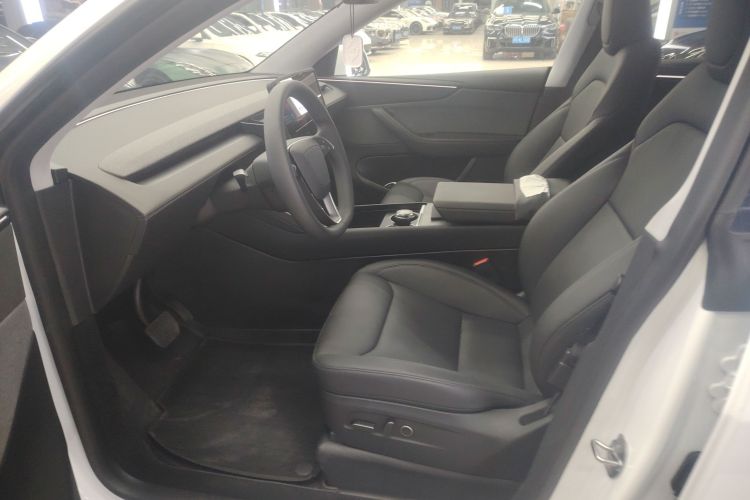 特斯拉 Model Y 2025款 后轮驱动版中控内饰19