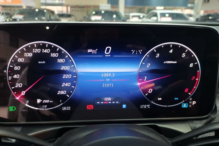 奔驰C级 2023款 C 260 L 运动版中控内饰14