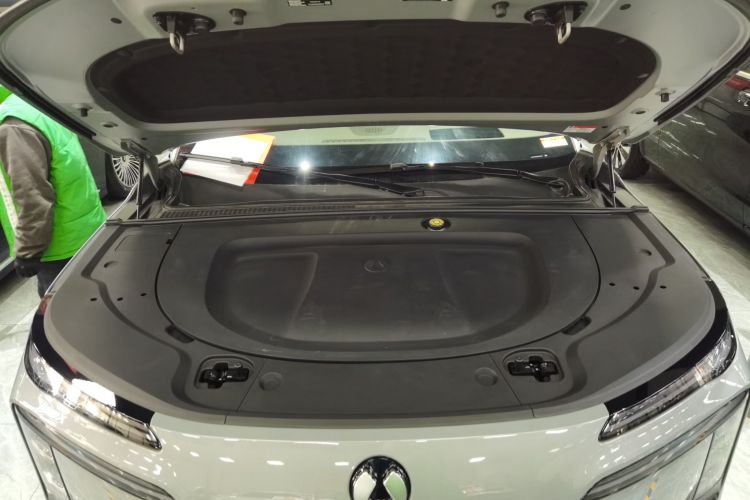 腾势N8L 2025款 旗舰型机舱底盘24