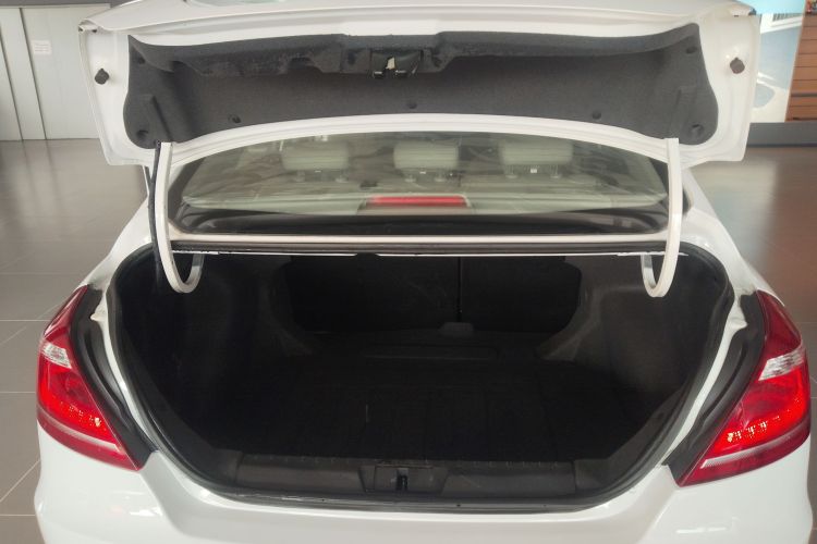 吉利汽车 帝豪 2016款 三厢 1.5L 手动豪华型机舱底盘23