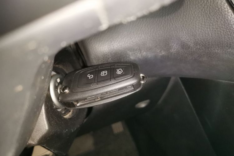 福特 福克斯 2015款 三厢 EcoBoost 125 自动超能风尚型中控内饰7001