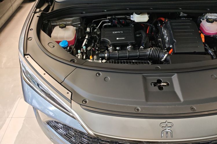 比亚迪 宋L DM-i 2025款 智驾版 112km 超越型机舱底盘25