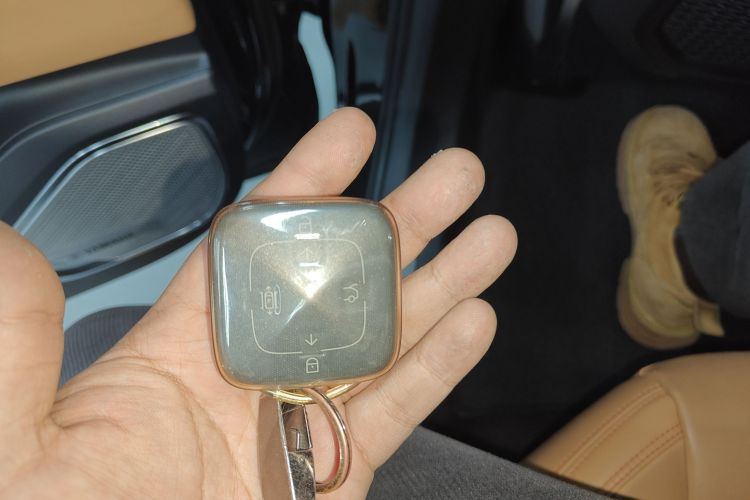 极氪001 2021款 超长续航双电机 YOU版中控内饰11