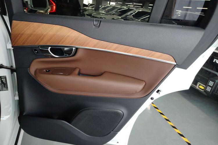 沃尔沃XC90 2019款 T6 智逸版 7座 国VI中控内饰7005