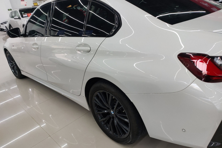 宝马3系 2024款 325Li M运动曜夜套装车身外观4