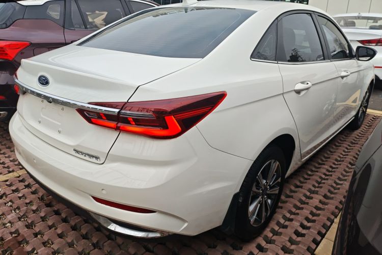 福特 福睿斯 2021款 1.5L 自动钻石版车身外观7