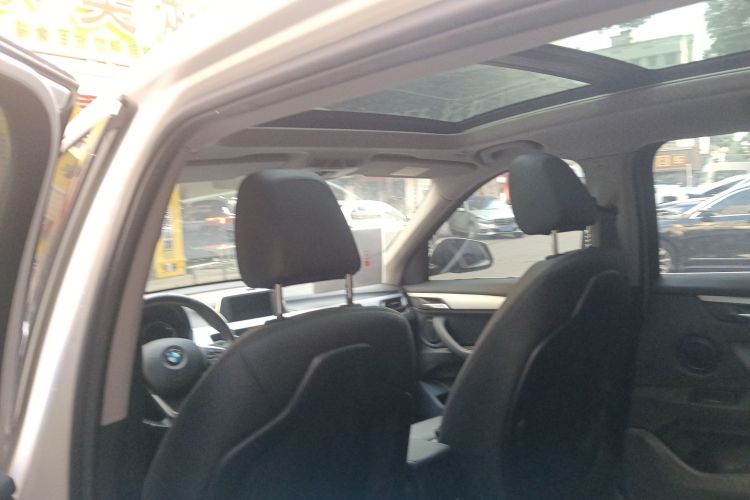 宝马X1 2019款 sDrive20Li 领先型中控内饰22