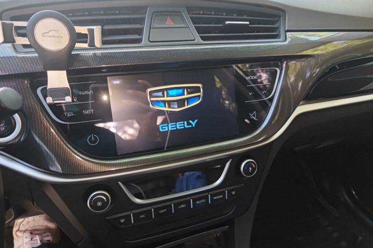 吉利汽车 帝豪 2017款 三厢百万款 1.5L 手动向上版中控内饰16