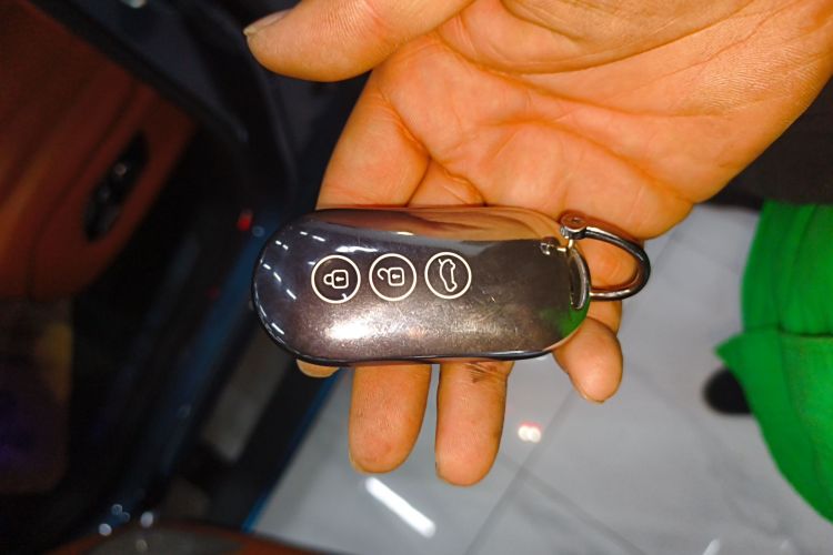 鸿蒙智行 问界M7 2024款 1.5T 智驾四驱Ultra版 6座中控内饰11