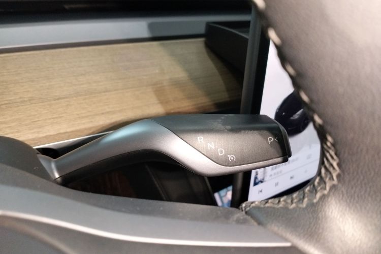 特斯拉 Model Y 2023款 长续航全轮驱动版中控内饰18