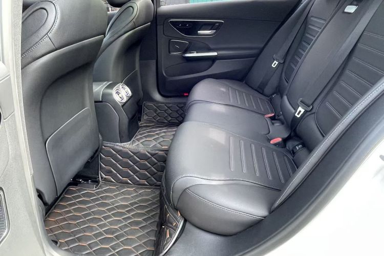 奔驰C级 2023款 C 260 L 运动版中控内饰7004